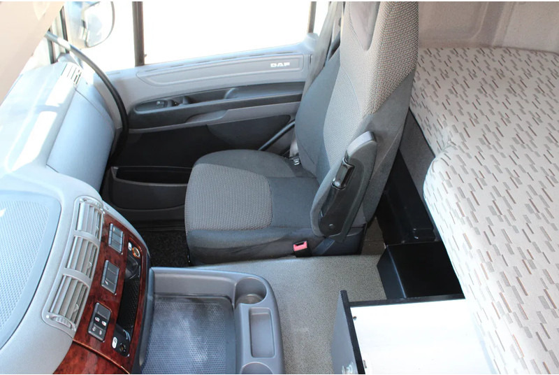 Curtainsider truck DAF CF 330 + EURO 6 + 6X2 STEERING: picture 11