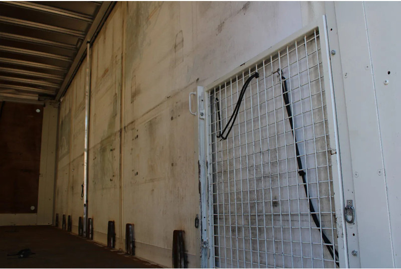 Curtainsider truck DAF CF 330 + EURO 6 + 6X2 STEERING: picture 14