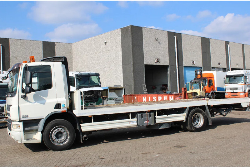 DAF CF 75.410 + HYDROLIC PLATFORM + EURO 5 + REMOTE + MANUAL - Autotransporter truck: picture 3 DAF CF 75.410 + HYDROLIC PLATFORM + EURO 5 + REMOTE + MANUAL - Autotransporter truck: picture 3