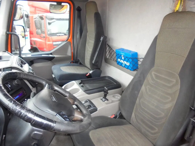 DAF LF 45 210 + 12T + Euro 5 + Dhollandia Lift - Box truck: picture 4 DAF LF 45 210 + 12T + Euro 5 + Dhollandia Lift - Box truck: picture 4