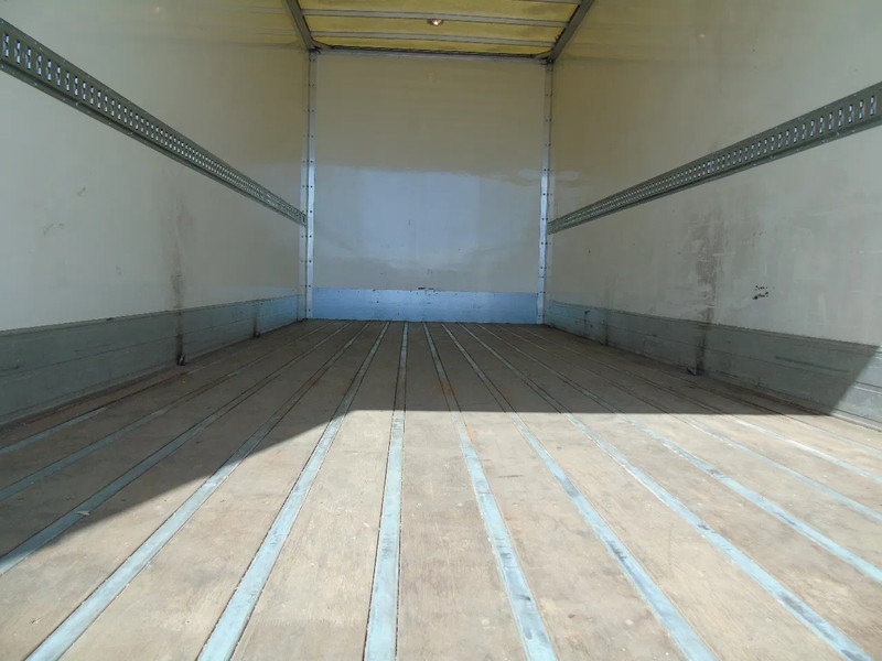 DAF XF 105 .460 + MANUAL + EURO 5 - Box truck: picture 4 DAF XF 105 .460 + MANUAL + EURO 5 - Box truck: picture 4