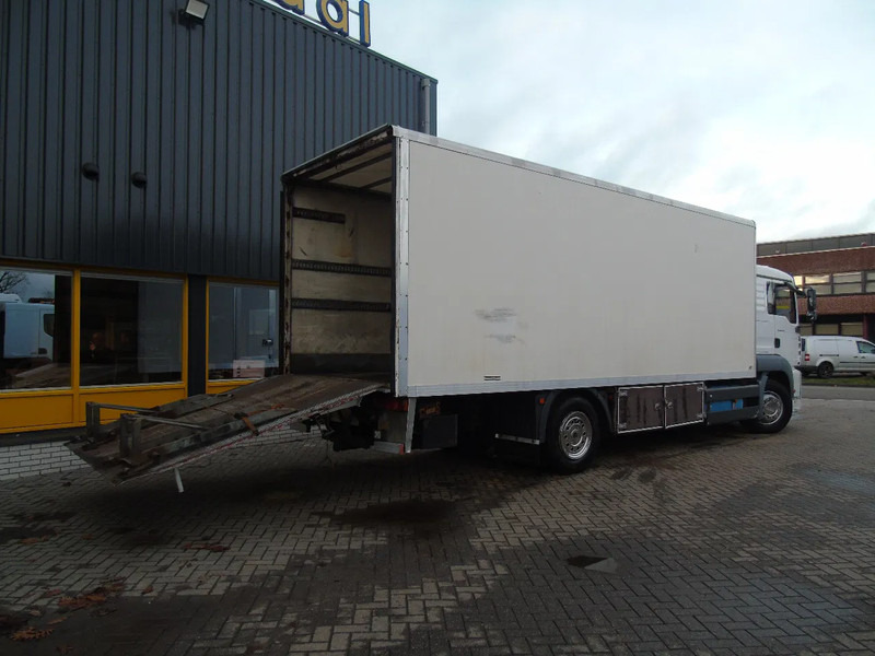 MAN TGA 18.310 + 3T LIFT + NICE TRUCK - Box truck: picture 3 MAN TGA 18.310 + 3T LIFT + NICE TRUCK - Box truck: picture 3