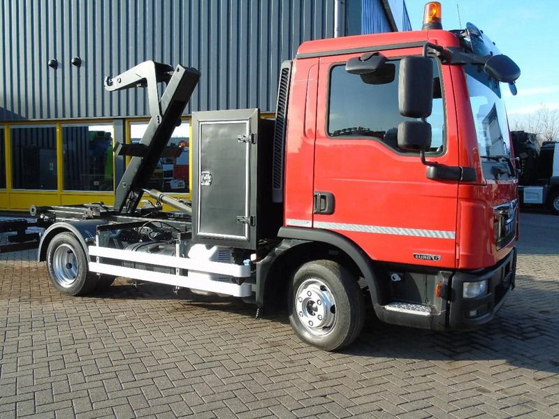 MAN TGL 8.150 + EURO 6 - Hook lift truck: picture 2 MAN TGL 8.150 + EURO 6 - Hook lift truck: picture 2