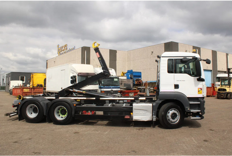 MAN TGS 28.460 + 6X2 + PERFECT CONDITION!! 3 X IN STOCK - Hook lift truck: picture 3 MAN TGS 28.460 + 6X2 + PERFECT CONDITION!! 3 X IN STOCK - Hook lift truck: picture 3