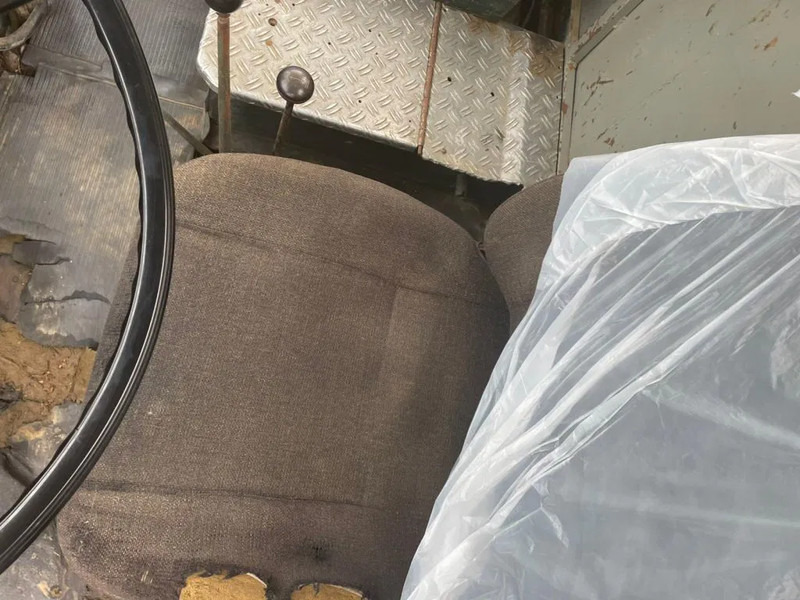 Mercedes-Benz 813 + Manual + Kipper + 4x4 - Tipper: picture 4 Mercedes-Benz 813 + Manual + Kipper + 4x4 - Tipper: picture 4