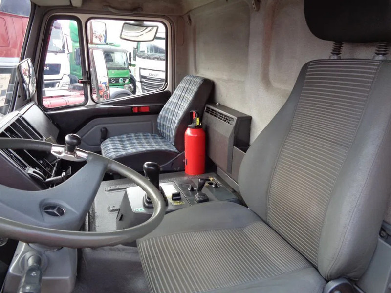 Mercedes-Benz SK 2433 SK 2433 + Semi-Auto + PTO + PM Serie 14 Crane + 3 pedals - Crane truck: picture 4 Mercedes-Benz SK 2433 SK 2433 + Semi-Auto + PTO + PM Serie 14 Crane + 3 pedals - Crane truck: picture 4