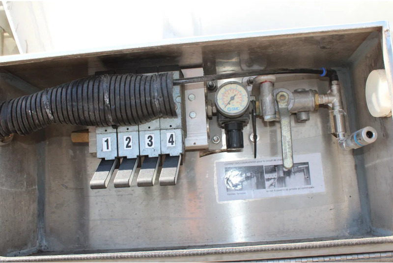 Tank truck Renault Premium 430 + PALFINGER SYSTEM: picture 9
