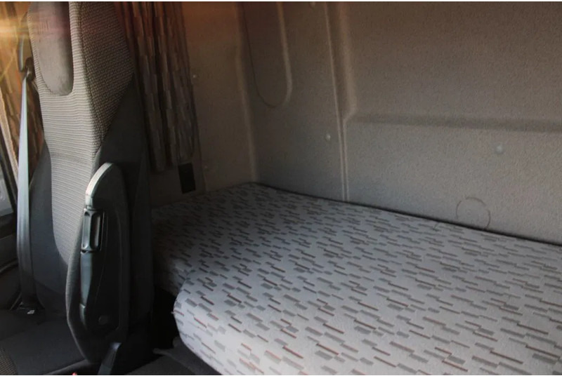 Tractor unit DAF CF 370 + EURO 6: picture 8