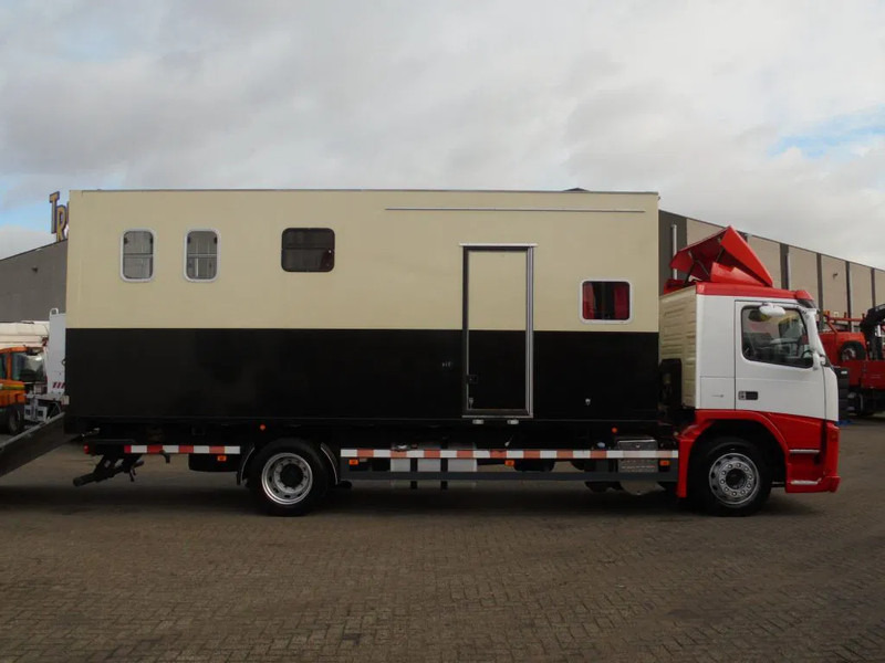 Volvo FM 9.310 + Euro 5 + Manual + Horse transport - Container transporter/ Swap body truck: picture 4 Volvo FM 9.310 + Euro 5 + Manual + Horse transport - Container transporter/ Swap body truck: picture 4
