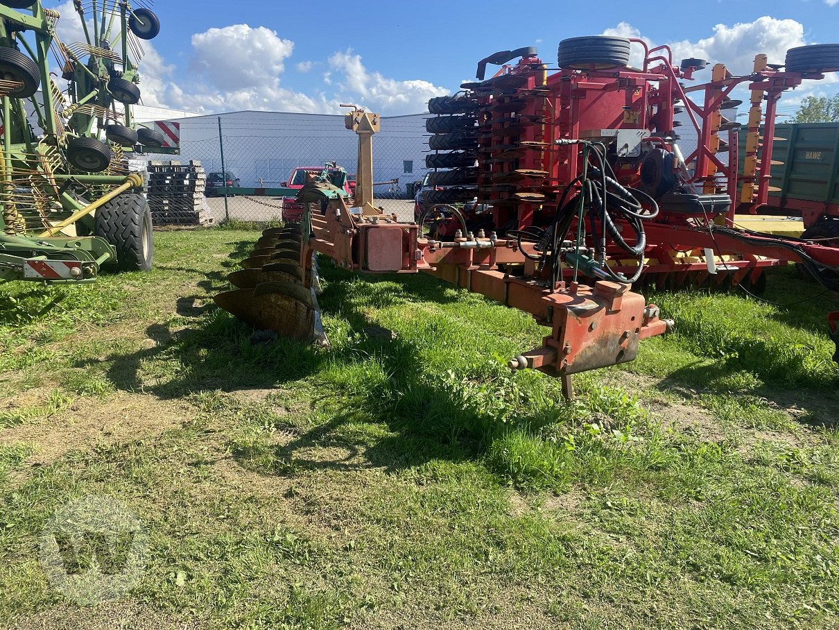 Kverneland BE 100 - Plow: picture 1 Kverneland BE 100 - Plow: picture 1