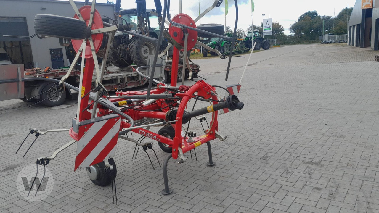 Massey Ferguson TD 524 DN - Tedder/ Rake: picture 1 Massey Ferguson TD 524 DN - Tedder/ Rake: picture 1