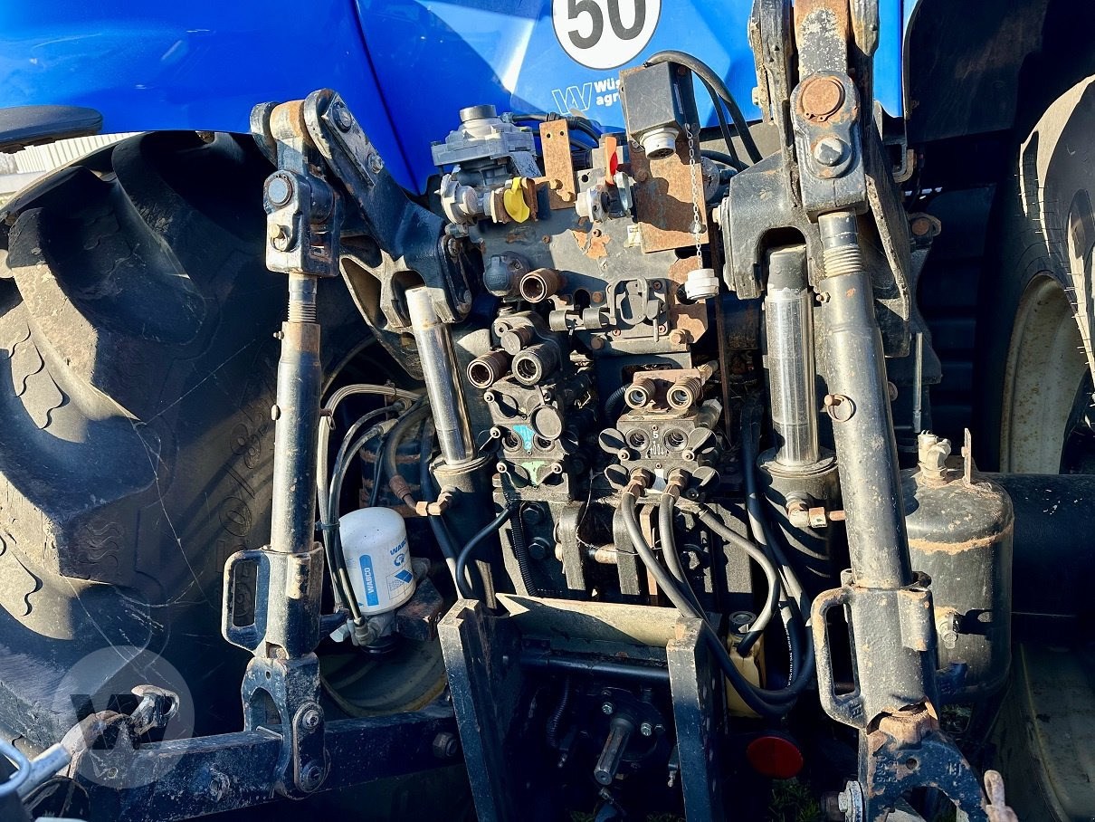 Farm tractor New Holland T 8.360: picture 14