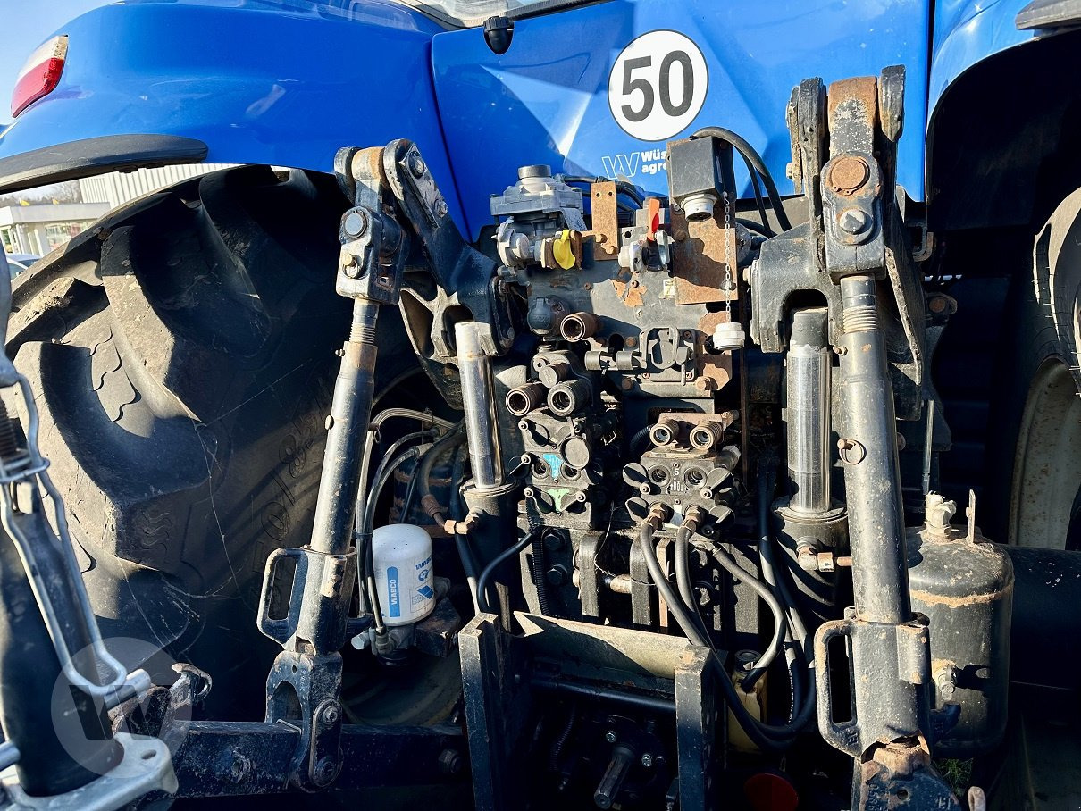 Farm tractor New Holland T 8.360: picture 10