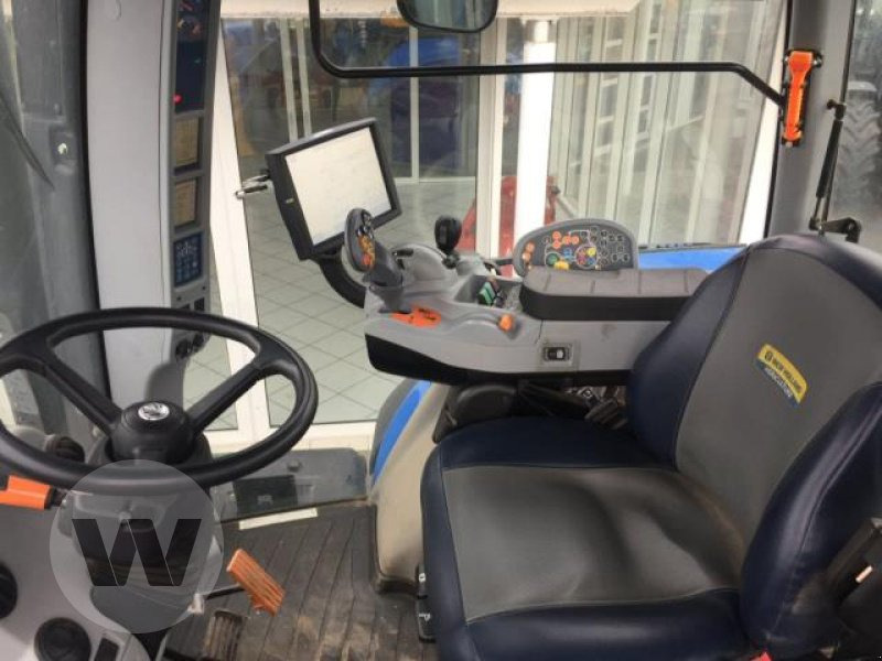 New Holland T 8.420 - Farm tractor: picture 4 New Holland T 8.420 - Farm tractor: picture 4