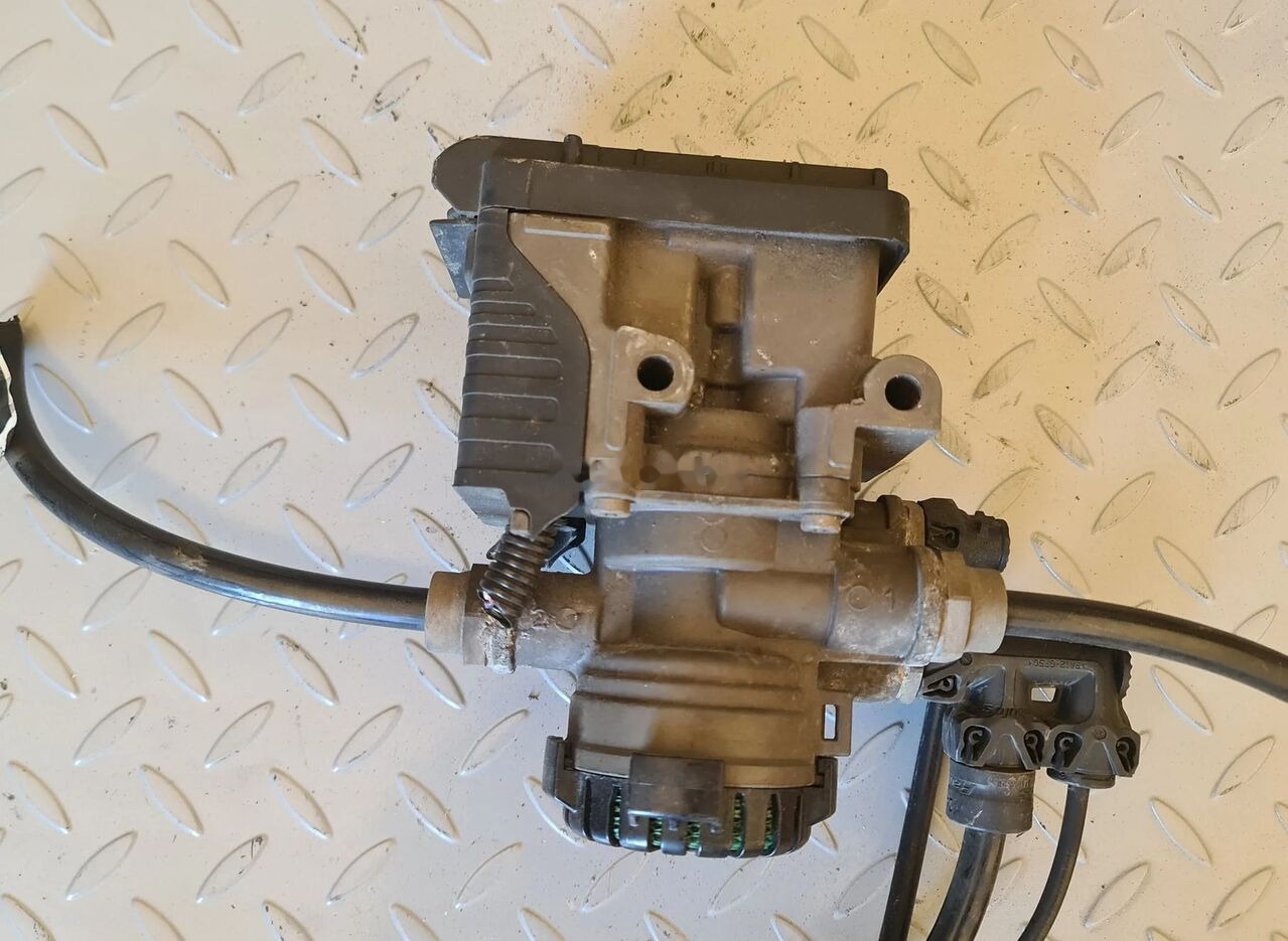 Knorr-Bremse 21114974 K029246 VOLVO FH4 FM4 RENAULT RANGE T truck - Brake valve for Truck: picture 1 Knorr-Bremse 21114974 K029246 VOLVO FH4 FM4 RENAULT RANGE T truck - Brake valve for Truck: picture 1