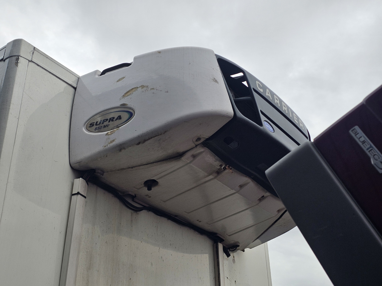 LAMBERET FRIGO BODY / CARRIER SUPRA 850MT / TAIL LIFT ZEPRO Z155 MA + REMOTE - Refrigerator swap body: picture 4 LAMBERET FRIGO BODY / CARRIER SUPRA 850MT / TAIL LIFT ZEPRO Z155 MA + REMOTE - Refrigerator swap body: picture 4