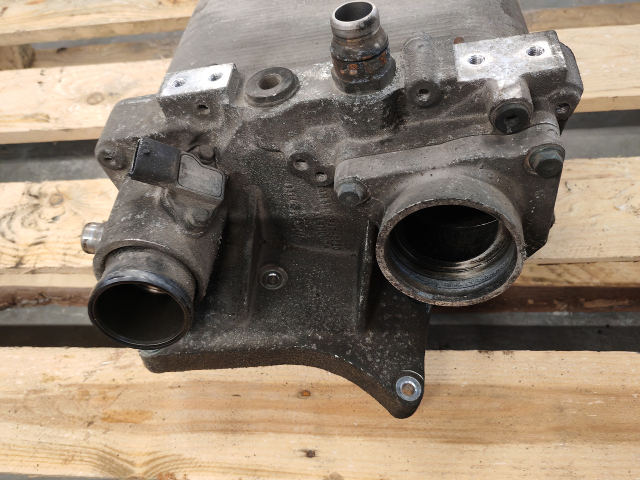 MAN TGS TGX EURO 6 / D2676 / OIL COOLER / 51095403060 - Engine and parts: picture 5 MAN TGS TGX EURO 6 / D2676 / OIL COOLER / 51095403060 - Engine and parts: picture 5