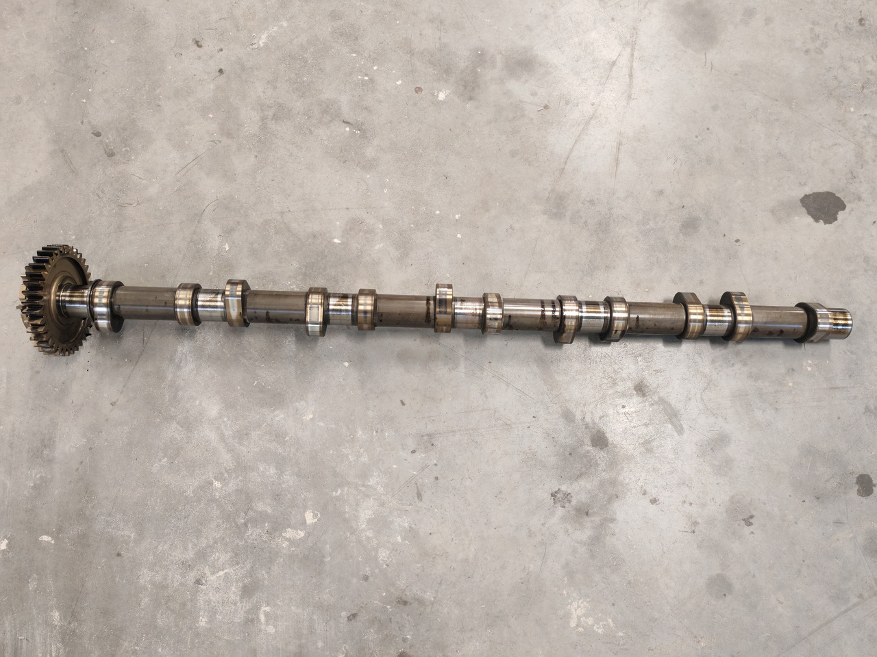 MAN TGS TGX EURO 6 / D2676LF / CAMSHAFT / 51044011023 - Camshaft: picture 2 MAN TGS TGX EURO 6 / D2676LF / CAMSHAFT / 51044011023 - Camshaft: picture 2