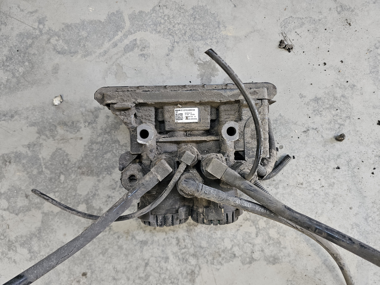 MAN TGS TGX / REAR EBS VALVE / 81521066069 - Brake valve: picture 2 MAN TGS TGX / REAR EBS VALVE / 81521066069 - Brake valve: picture 2