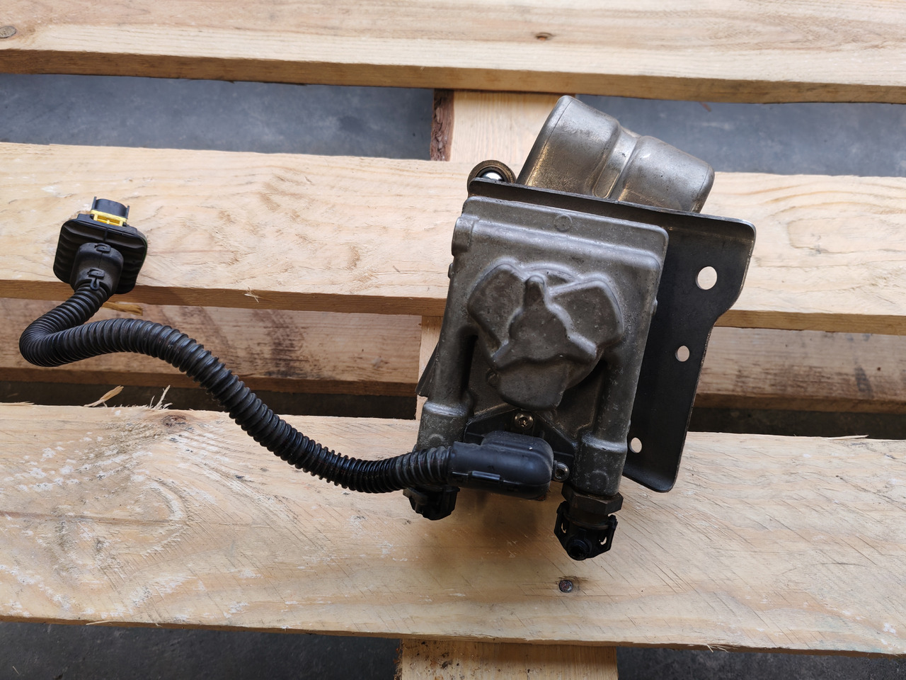 MAN TGX TGS EURO 6 / D2676 LF51 / EGR VALVE / 5846R232 - EGR cooler: picture 3 MAN TGX TGS EURO 6 / D2676 LF51 / EGR VALVE / 5846R232 - EGR cooler: picture 3