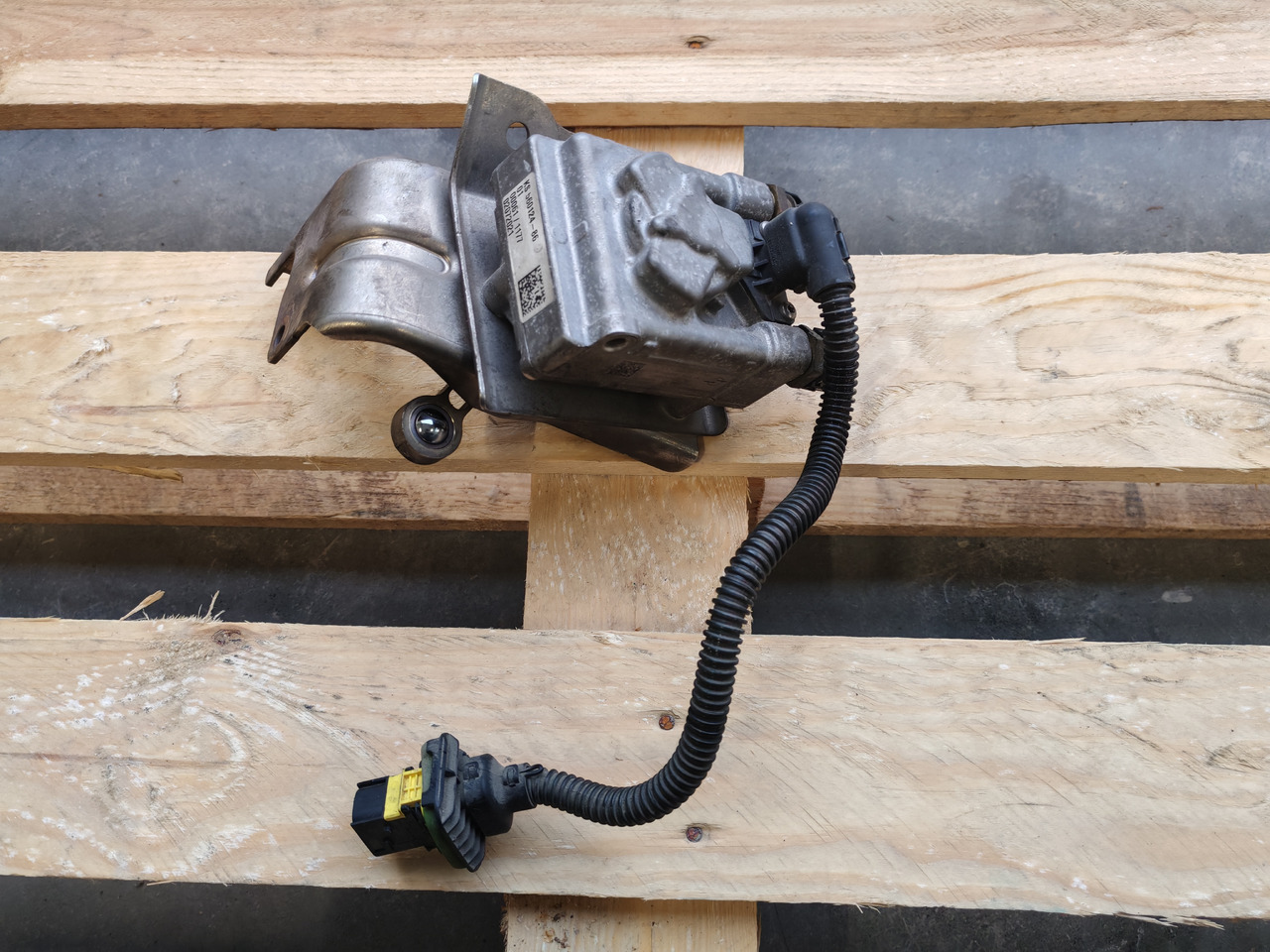 MAN TGX TGS EURO 6 / D2676 LF51 / EGR VALVE / 5846R232 - EGR cooler: picture 2 MAN TGX TGS EURO 6 / D2676 LF51 / EGR VALVE / 5846R232 - EGR cooler: picture 2