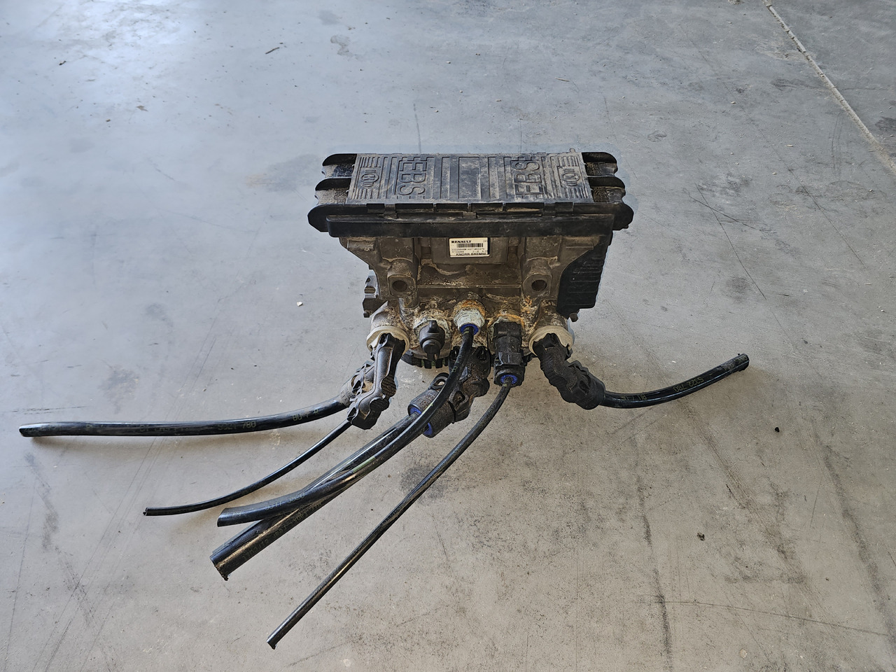 RENAULT RANGE T / REAR EBS VALVE / K102266 22225566 - Brake valve: picture 4 RENAULT RANGE T / REAR EBS VALVE / K102266 22225566 - Brake valve: picture 4