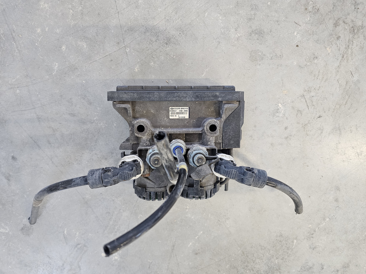 VOLVO FH FM / REAR EBS VALVE / K020022 / 21122035 - Brake valve: picture 2 VOLVO FH FM / REAR EBS VALVE / K020022 / 21122035 - Brake valve: picture 2