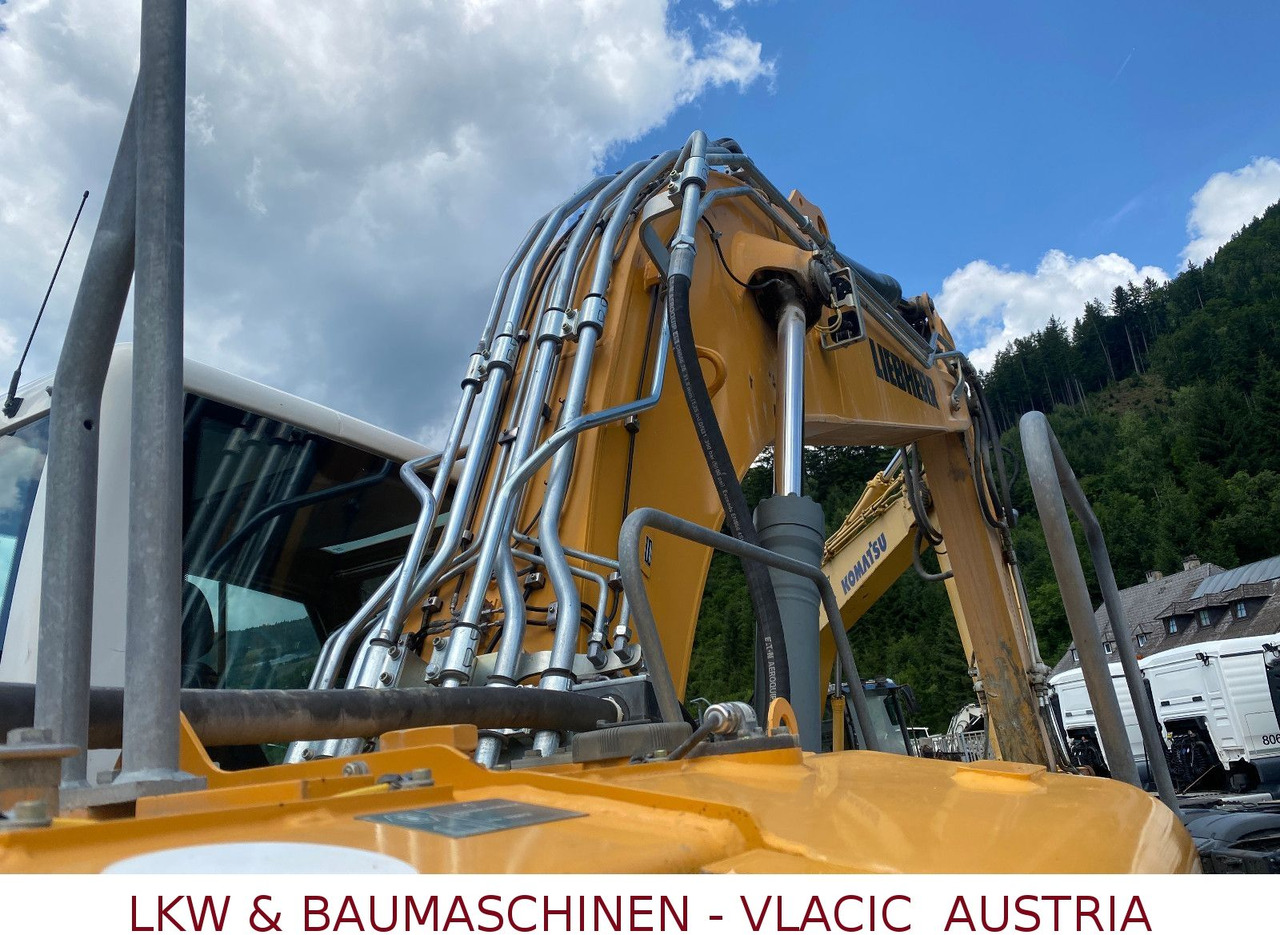Crawler excavator Liebherr R 924 LC: picture 7