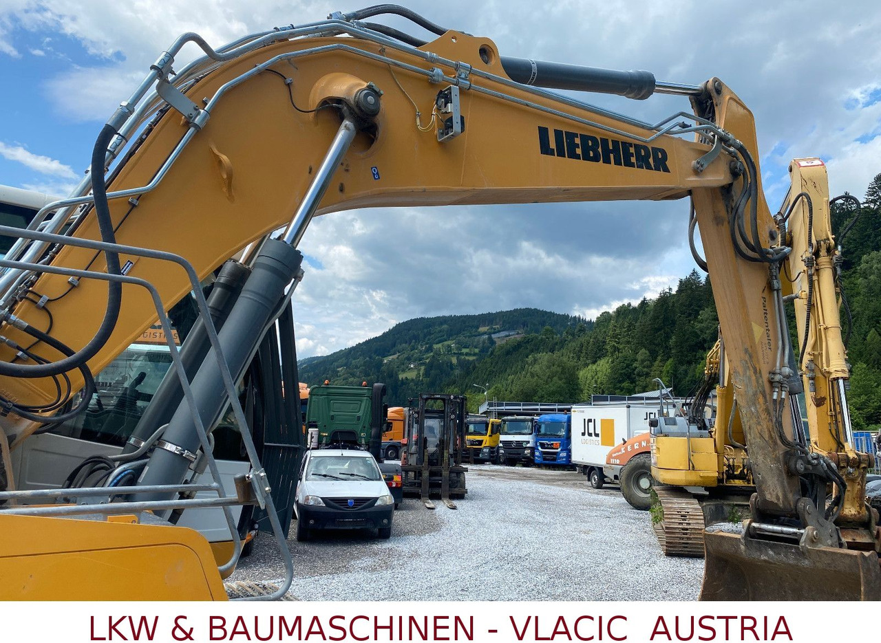 Crawler excavator Liebherr R 924 LC: picture 15