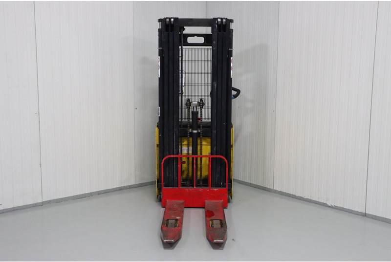 Hyster S1.2 - Stacker: picture 3 Hyster S1.2 - Stacker: picture 3