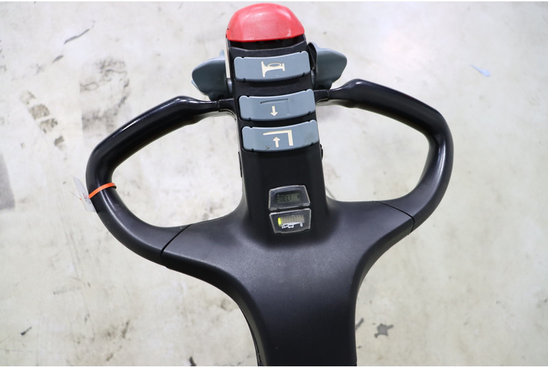 OM TL18 - Pallet truck: picture 2 OM TL18 - Pallet truck: picture 2