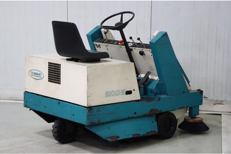 Industrial sweeper TENNANT 200E: picture 6