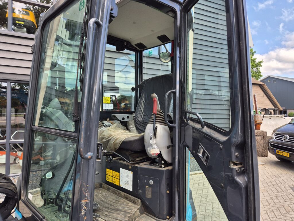Mini excavator AIRMANN AX33U mididigger: picture 18