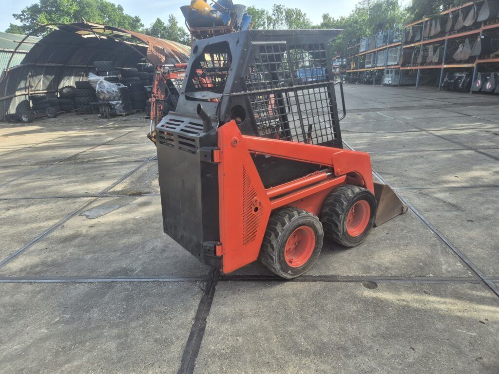 BOBCAT 443 skid-steer loader - Compact loader: picture 2 BOBCAT 443 skid-steer loader - Compact loader: picture 2