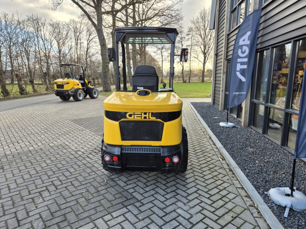 GEHL AL330 loader - Compact loader: picture 4 GEHL AL330 loader - Compact loader: picture 4