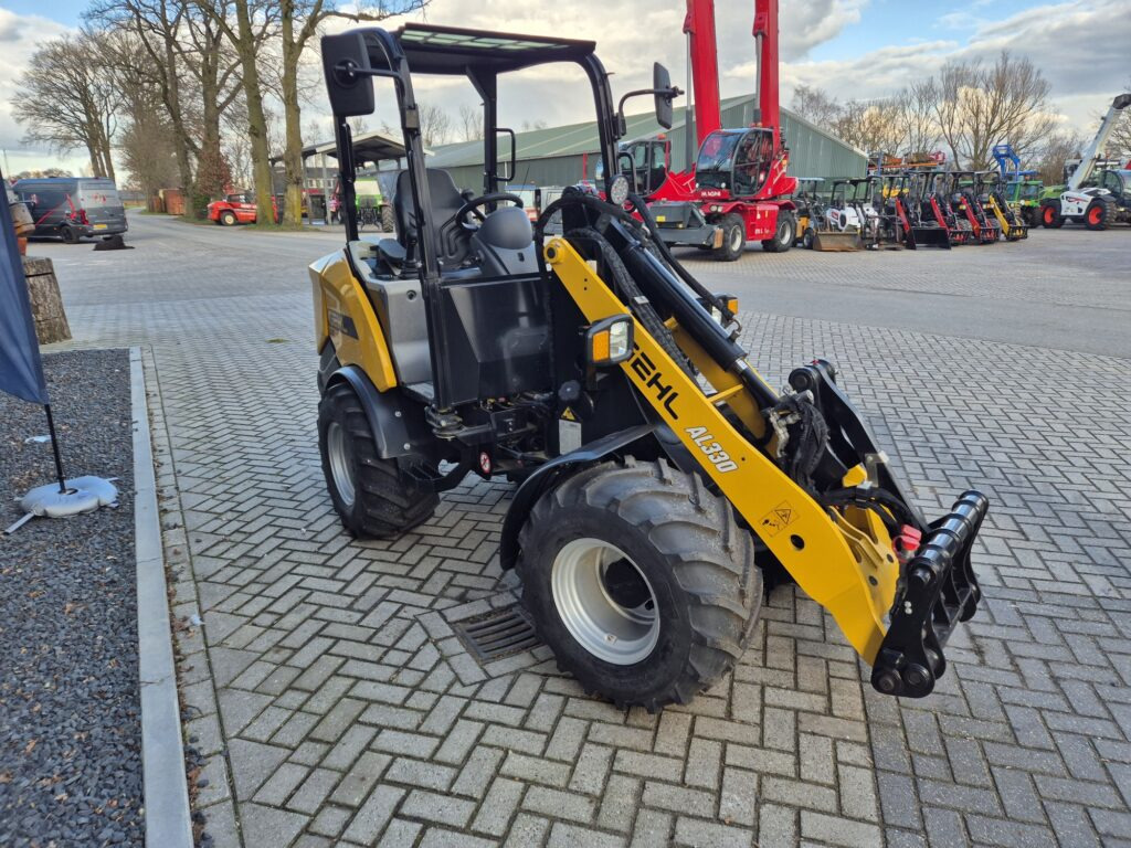 GEHL AL330 loader - Compact loader: picture 5 GEHL AL330 loader - Compact loader: picture 5