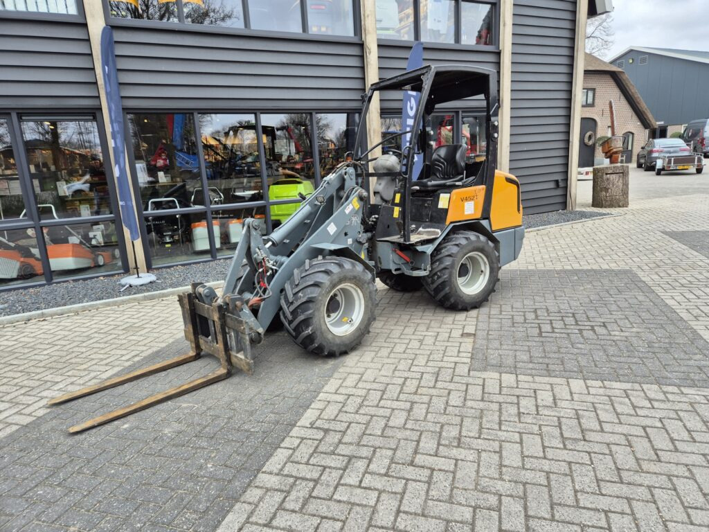 GIANT V452X-TRR - Compact loader: picture 2 GIANT V452X-TRR - Compact loader: picture 2