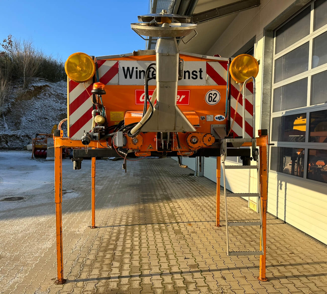 Unimog Salzstreuer Gmeiner 4000TCFS - Sand/ Salt spreader: picture 2 Unimog Salzstreuer Gmeiner 4000TCFS - Sand/ Salt spreader: picture 2