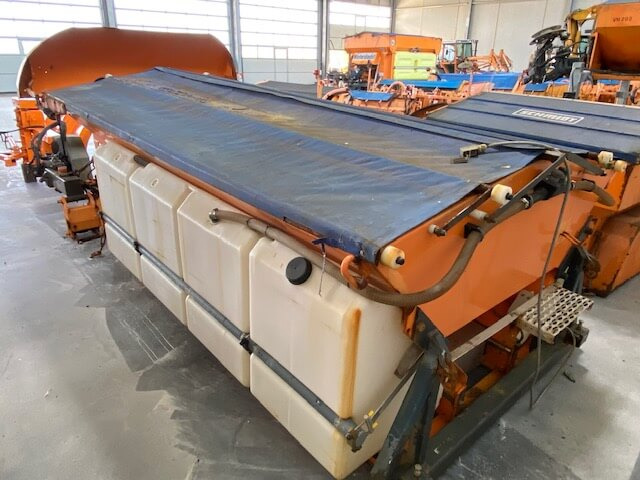 Unimog Salzstreuer Schmidt SAB40-36FR1750 - Sand/ Salt spreader: picture 4 Unimog Salzstreuer Schmidt SAB40-36FR1750 - Sand/ Salt spreader: picture 4