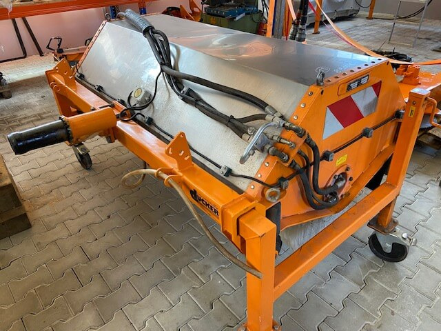 Unimog Tunnelwaschbürste Dücker TWA18/1 - Broom: picture 1 Unimog Tunnelwaschbürste Dücker TWA18/1 - Broom: picture 1