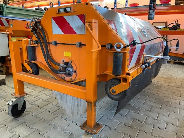 Unimog Tunnelwaschbürste Dücker TWA18/1 - Broom: picture 3 Unimog Tunnelwaschbürste Dücker TWA18/1 - Broom: picture 3