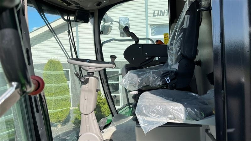 Deutz-fahr C7206 With 24feed - 7.2m header. New and unused Co - Combine harvester: picture 2 Deutz-fahr C7206 With 24feed - 7.2m header. New and unused Co - Combine harvester: picture 2