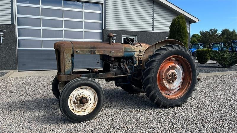 Fordson Major Motoren mangler, men mange god dele. - Farm tractor: picture 2 Fordson Major Motoren mangler, men mange god dele. - Farm tractor: picture 2