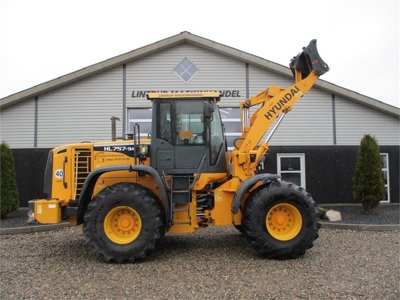 Hyundai 757-9A med 620/75R26 traktor hjul montering på - Wheel loader: picture 2 Hyundai 757-9A med 620/75R26 traktor hjul montering på - Wheel loader: picture 2