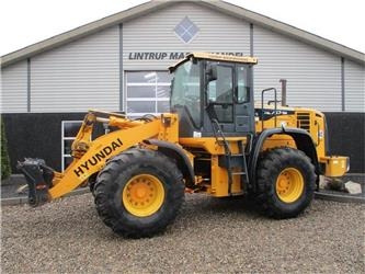 Hyundai 757-9A med 620/75R26 traktor hjul montering på - Wheel loader: picture 1 Hyundai 757-9A med 620/75R26 traktor hjul montering på - Wheel loader: picture 1