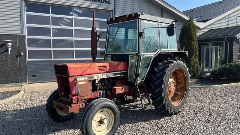 IH 844-S - Farm tractor: picture 2 IH 844-S - Farm tractor: picture 2