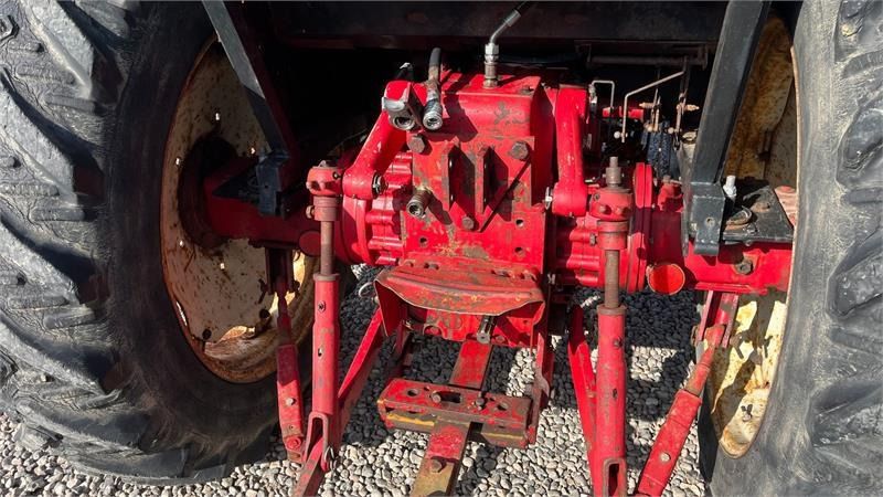 IH 844-S - Farm tractor: picture 4 IH 844-S - Farm tractor: picture 4