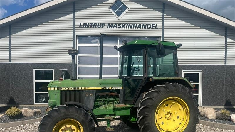 John Deere 3040 SG2 - Farm tractor: picture 1 John Deere 3040 SG2 - Farm tractor: picture 1
