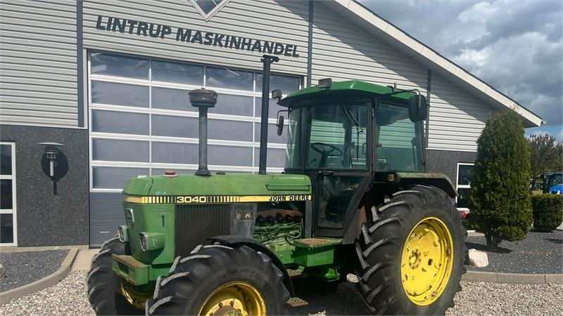 John Deere 3040 SG2 - Farm tractor: picture 2 John Deere 3040 SG2 - Farm tractor: picture 2