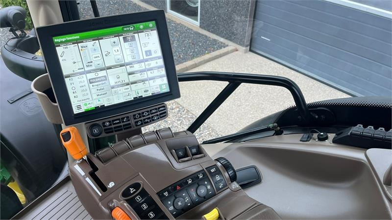 Leasing of John Deere 6195R Premium Edition med frontlift John Deere 6195R Premium Edition med frontlift: picture 8 Leasing of John Deere 6195R Premium Edition med frontlift John Deere 6195R Premium Edition med frontlift: picture 8